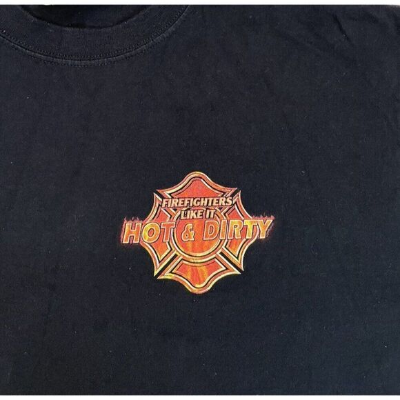 Firefighters Hot & Dirty Pin Up Sexy Girl Graphic T-shirt Men Large Black - Picture 4 of 6